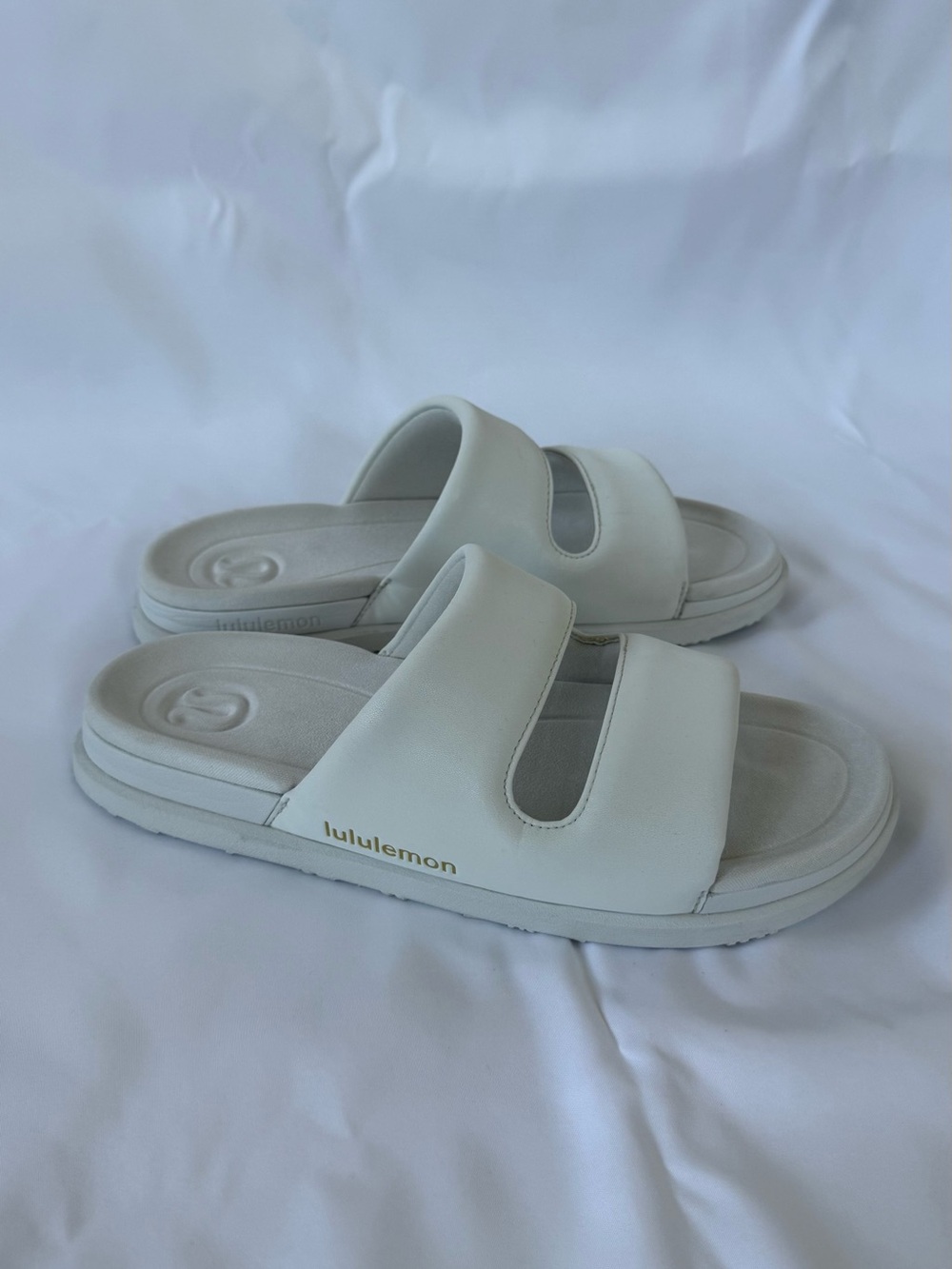 lululemon athletica Women's White Slide Sandals - Picture 2 of 4
